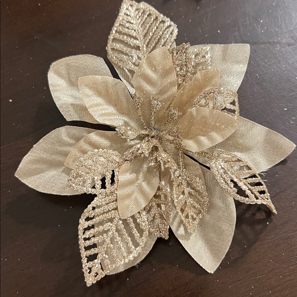 24 Pcs Gold Poinsettia Flowers - Picture 5 of 5